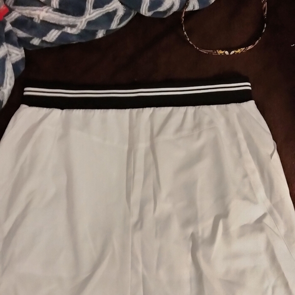 NWOT LADIES GOLF SKIRT WITH SHORTIE SPRING VACATION WEEKEND PREPPY CASUAL MEDIUM - Picture 3 of 6